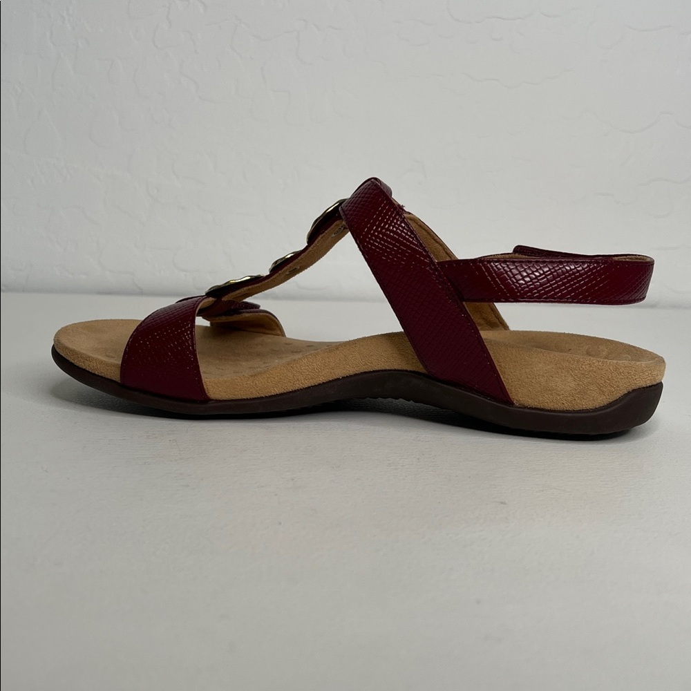 Vionic Farra Lizard Red Faux Leather Embossed Gold Metal Medallion Sandals 8 - Picture 3 of 10